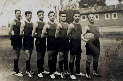 The AEK basketball team, 1928. “Ioannis Fokianos” National Sports Museum — Benaki Museum collections.