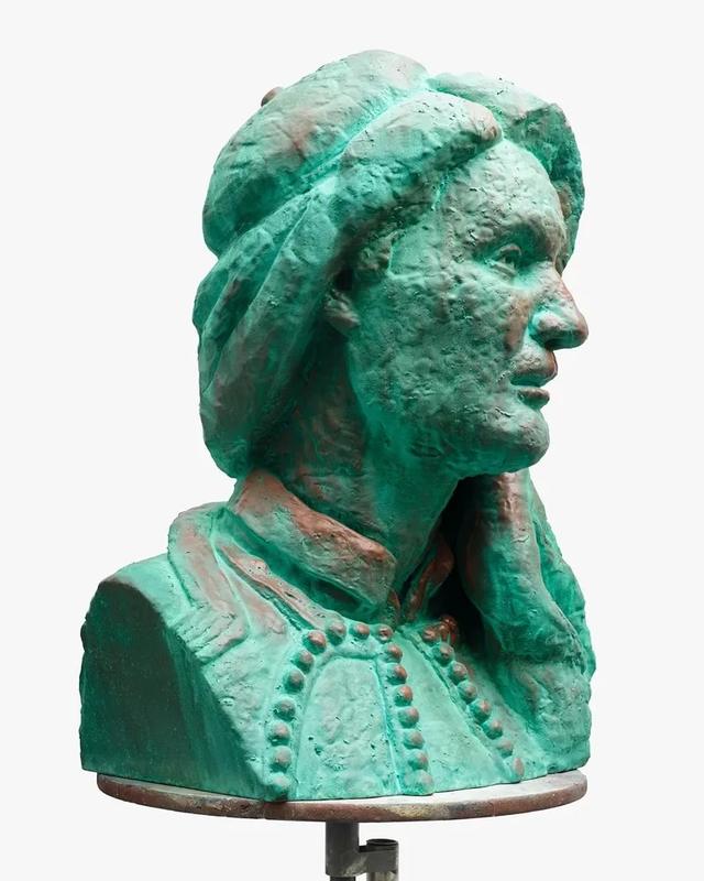 Heroines, additional view